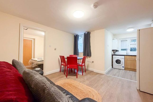 Flat 2, 11, Richmond Crescent,, Cardiff photo 2
