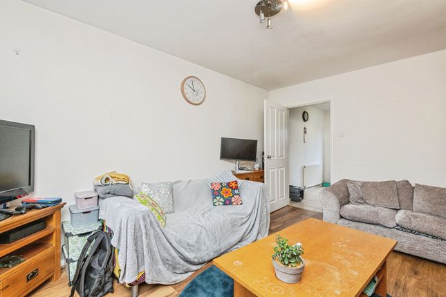 37, Horse Bank Drive, Huddersfield photo 2