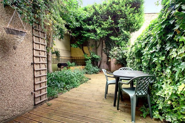Thumbnail Flat for sale in Sparsholt Road, London