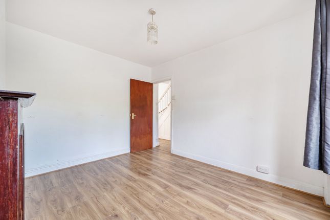 Ovesdon Avenue, Middlesex photo 4