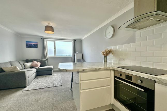 4 Kelvin Court, Overgang Road, Brixham photo 3