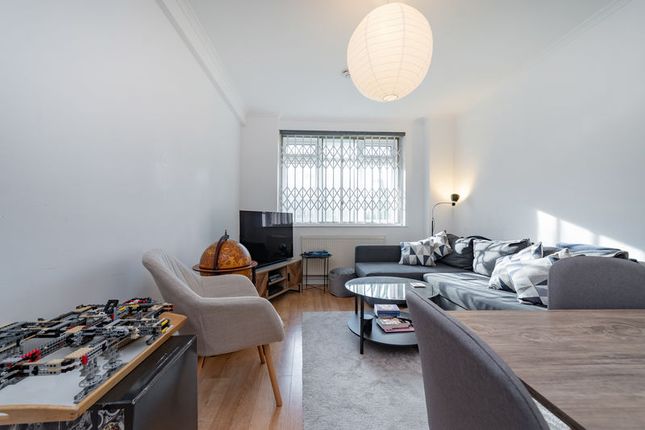 1-bed flat on Flat 2, Wellesley Court, London, £300,000