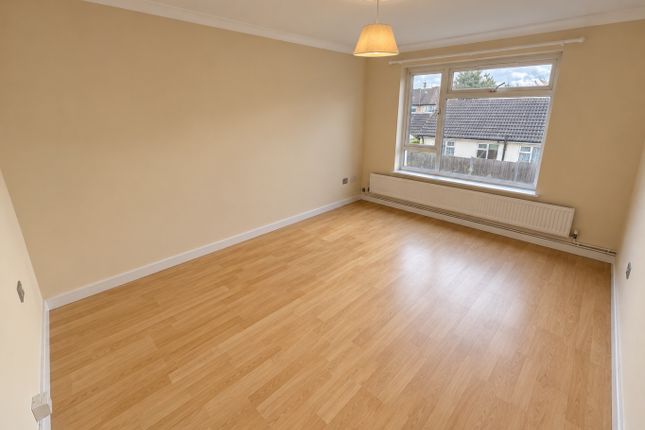 74 Spear Close, Luton, Bedfordshire photo 2