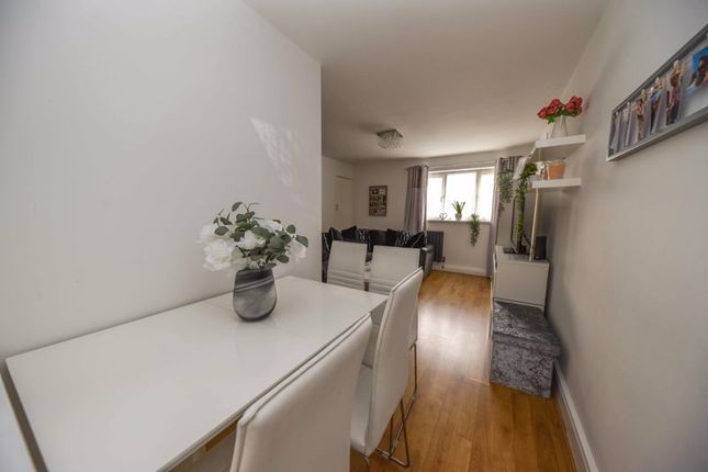 4, Valentine Court, Waterlooville photo 4
