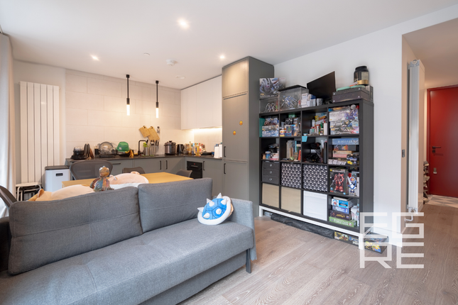 Flat 301, 4 Windsor Square, London photo 2