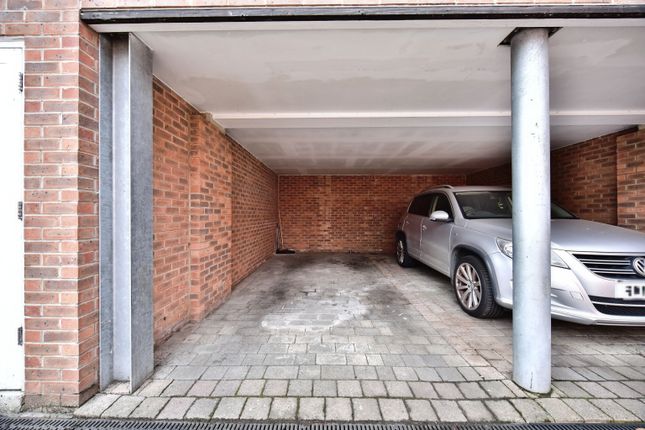 Flat 3, 2, Beadsman Crescent, West Malling photo 4