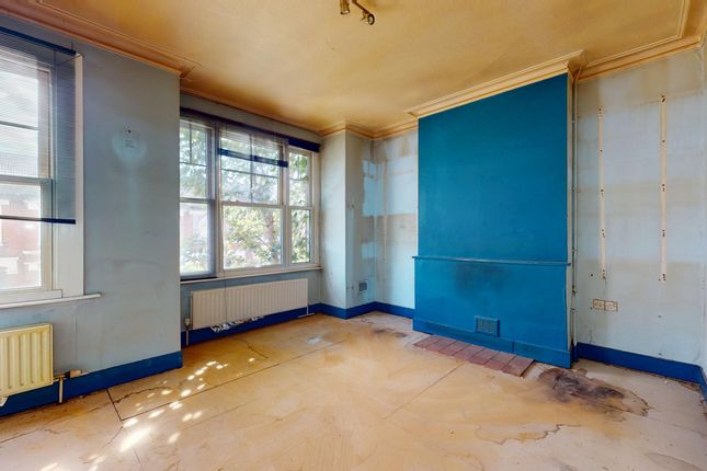 Flat A, 82 Midmoor Road, London photo 3