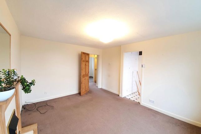 3, Langbay Court, Coventry photo 4