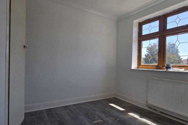 79 Fern Lane, HOUNSLOW photo 5