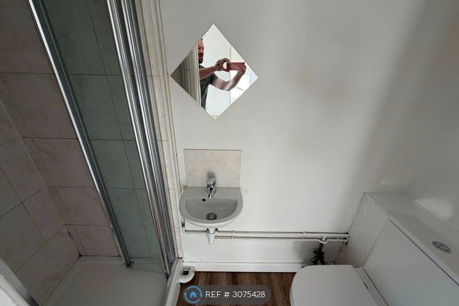 Waterloo Road, Flat, Southampton photo 3