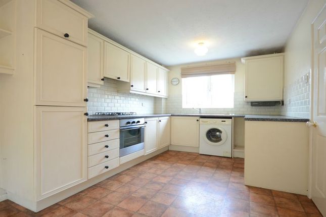 9, Caernarvon, Camberley photo 2