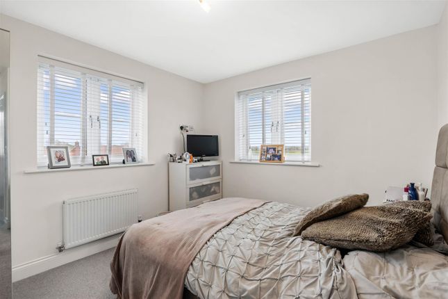 26, Sid Courtney Road, Stratford-Upon-Avon photo 5