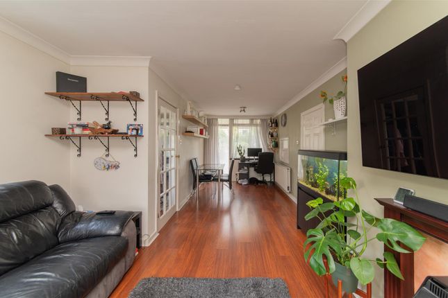 Flat for sale in Woodside Avenue, London