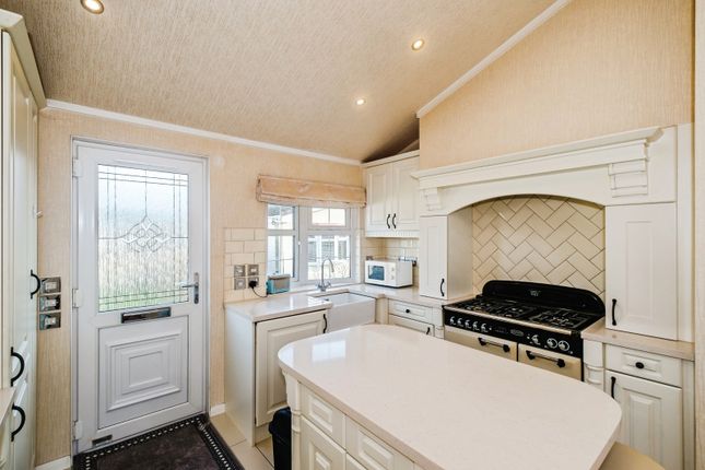 33, Countryside Farm Park, Upper Beeding photo 4