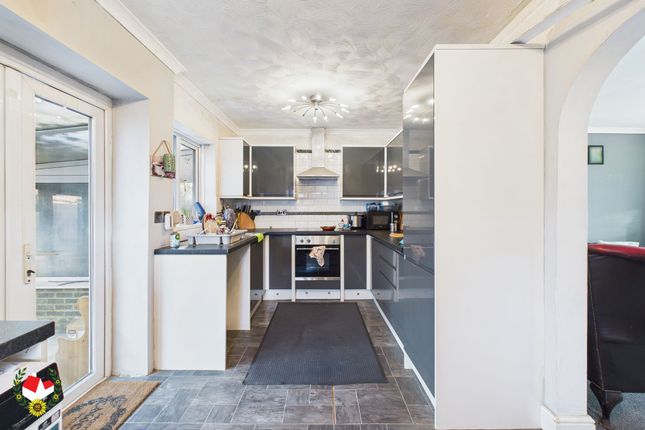 52 Margaret Road, Tewkesbury photo 3