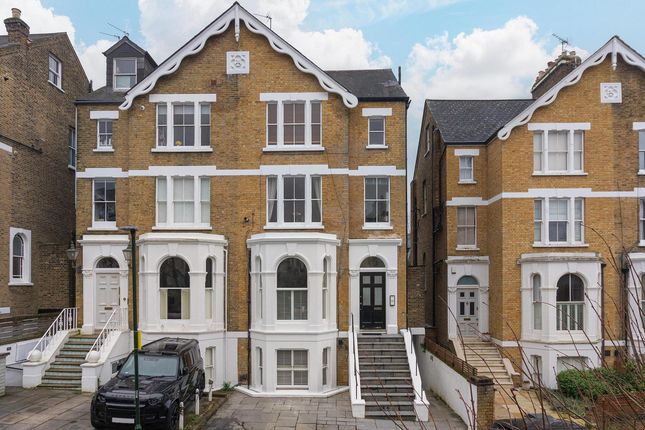 Flat to rent in Onslow Road, London