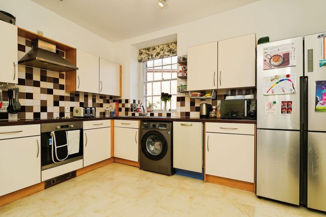 35, The Crescent, Gloucestershire photo 2