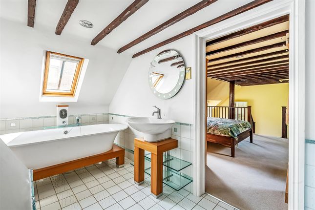 Old Barn Bathroom2.Jpg