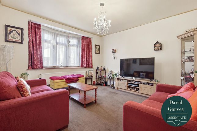 100, Ashurst Drive, Gants Hill photo 3