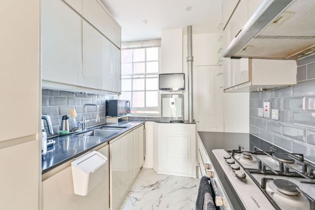 2-bed flat on Grove End Road, St John's Wood, £3,300/mo