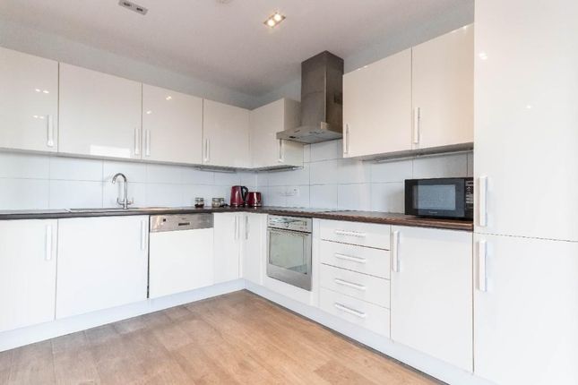 Flat to rent in Mintern Street, London