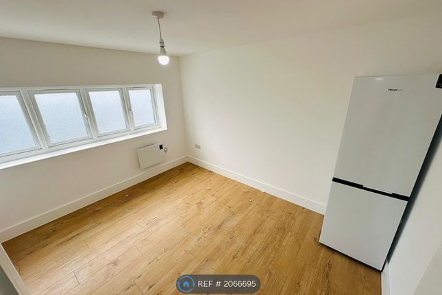 Flat to rent in Truro Road, London