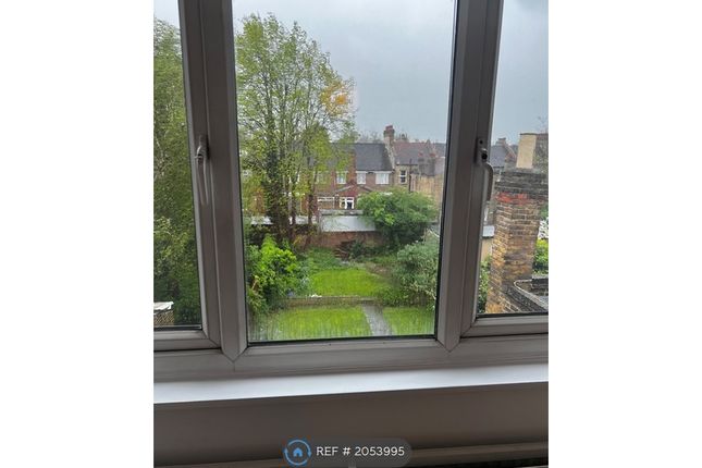 Flat to rent in Catford, London