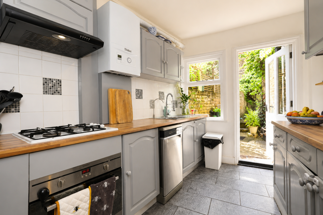 3 Chaucer Road, London photo 4