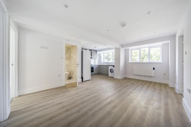 Flat 4 Fernhill Court, 1, Woodstock Road East, Kidlington photo 4