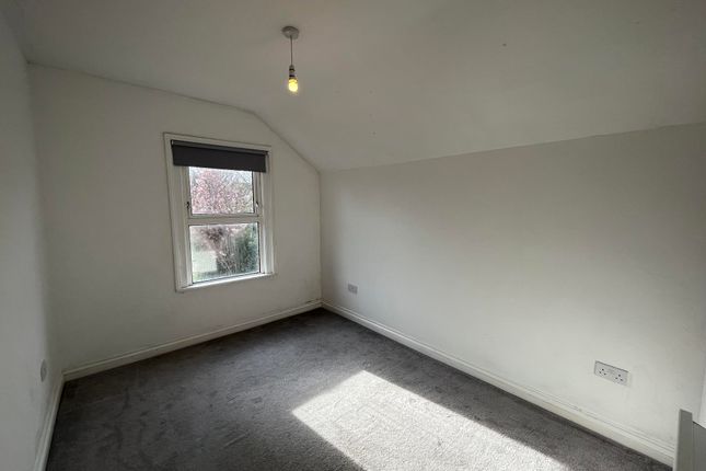 Flat to rent in Cromwell Road, Yeovil