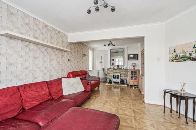 56 Mill Way, Bushey photo 3