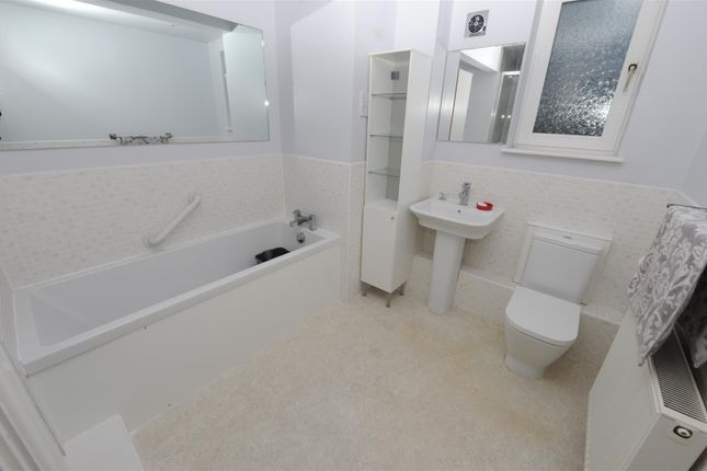 62, Javelin Close, Bradford photo 4