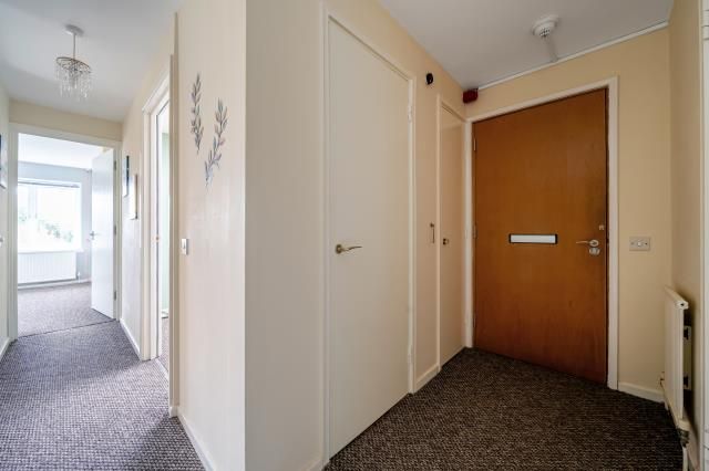 Flat 14 Emden House,, Barton Lane, Oxford photo 4