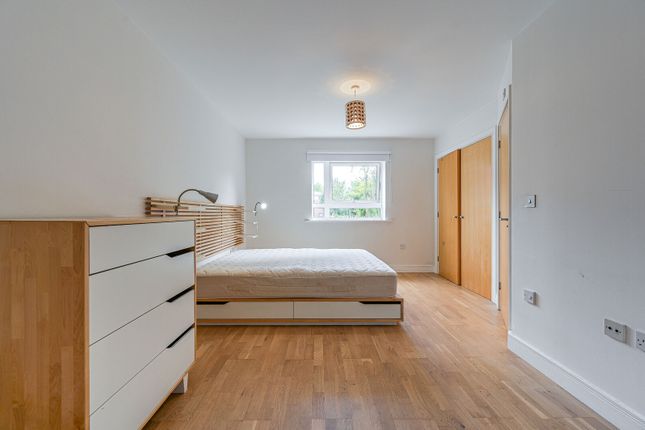 Highfield Close, Hither Green photo 3