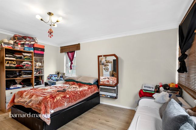 16, Andrews Walk, London photo 4