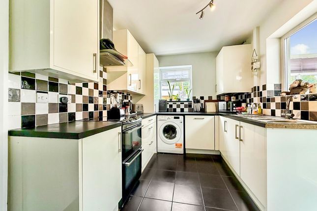 49, Warners End Road, Herts photo 3