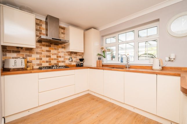 19, Kingfisher Court, Herne Bay photo 3
