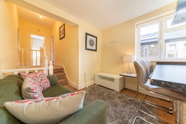 Driffield Road, London photo 3
