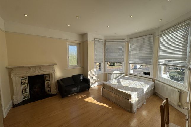 Braemar Avenue, Wood Green photo 2