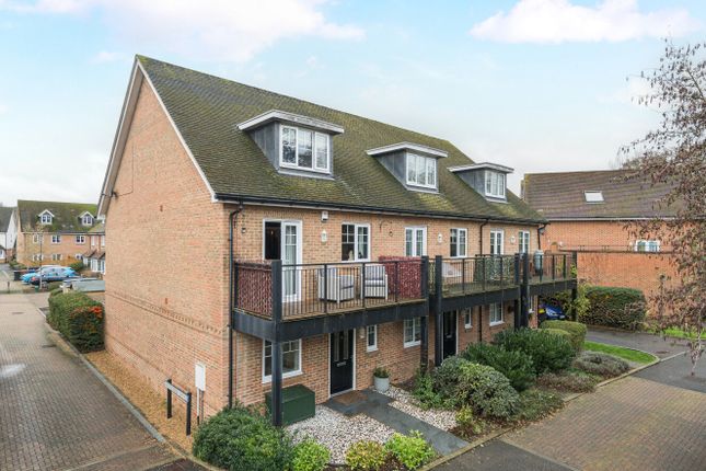 38, Alderbank Drive, Surrey photo 4