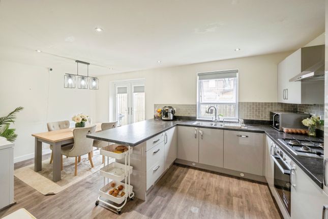 5, Harvester Lane, Doncaster photo 4
