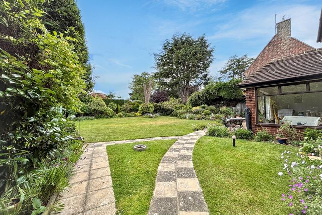 Little Manor, Cooden Close, Bexhill-on-Sea photo 2