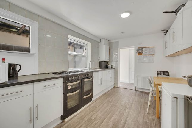 165, High Road Leyton, London photo 4