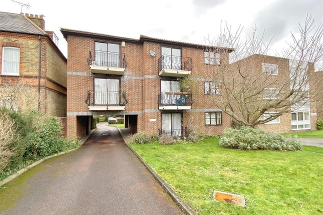 Flat to rent in Rosefield, The Park, Sidcup