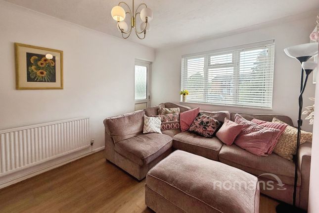 95, Chestnut Crescent, Reading photo 3