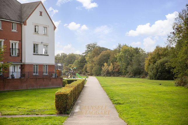 28 Hammingden Court, Crawley photo 4