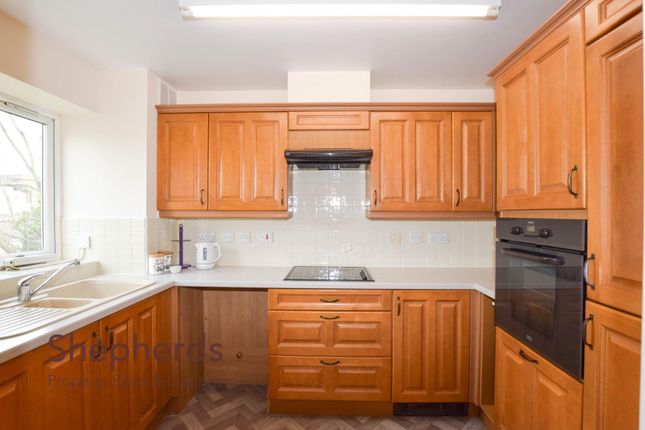 Flat 12, Deercote Court, Turners Hill, Cheshunt photo 4
