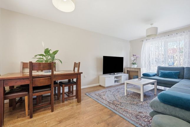 26, St. Nicholas Place, Loughton photo 3
