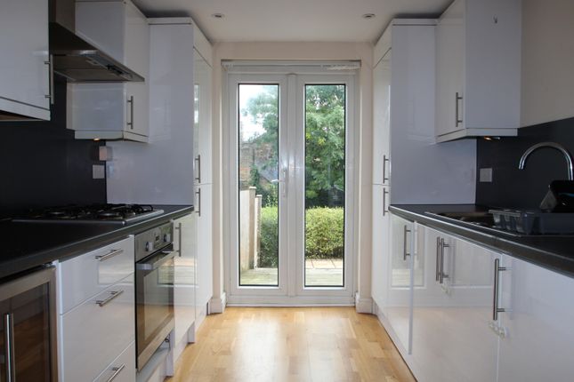 Flat 1, 5 Plum Lane, LONDON photo 2