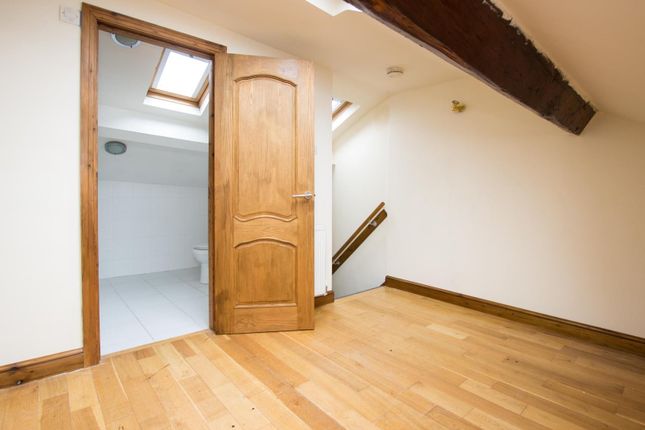 9, Graham Street, Hoddlesden photo 4
